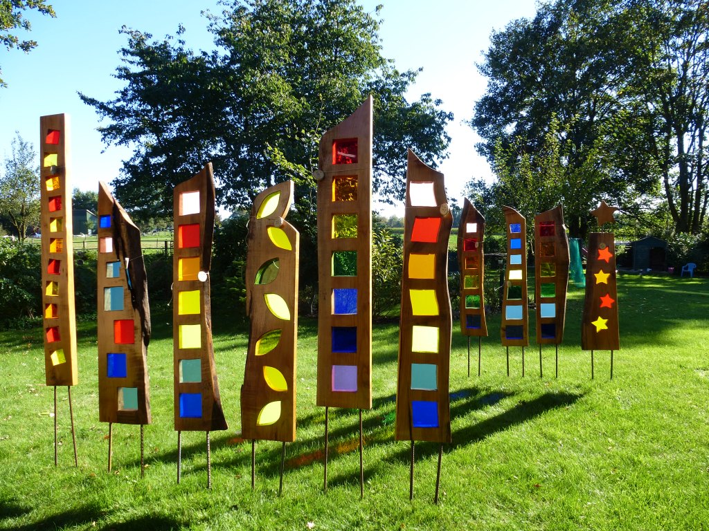 Gartenskulpturen aus Kischholzbohlen
