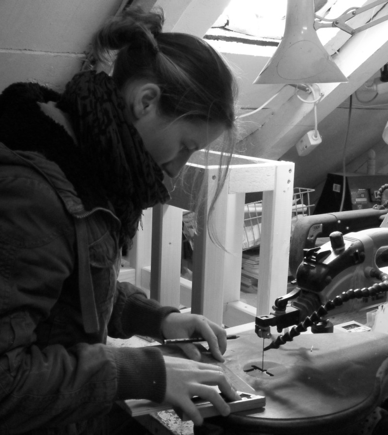 Bei der Arbeit in der 4 qm Werkstatt