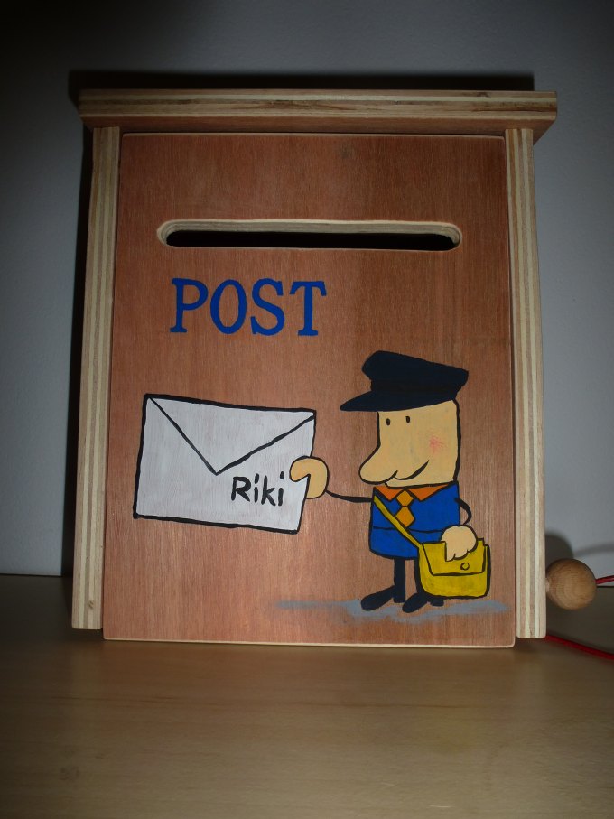 Ein Briefkasten für Kinder. Fördert die Schreibmotivation und eignet sich zum Rollenspiel.